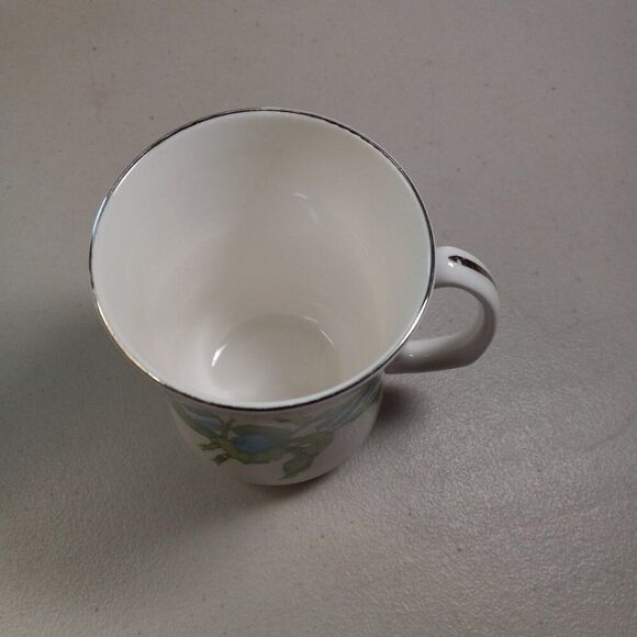 Crown Sterling England Brighton Bluebells Fine Bone China Mug - Picture 2 of 7